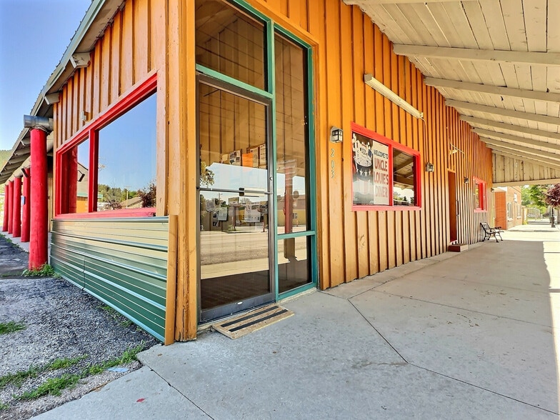More Photos Of 203 E Cleveland St, Sundance Storefront Retail Office For Sale