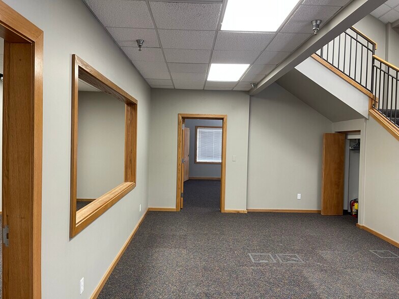 More Photos Of 12730 S Pflumm Rd, Olathe Office For Sale