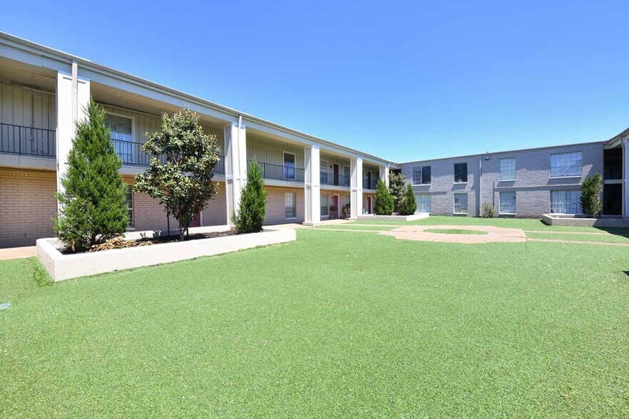 More Photos Of 621 S Richey St, Pasadena Apartments For Sale