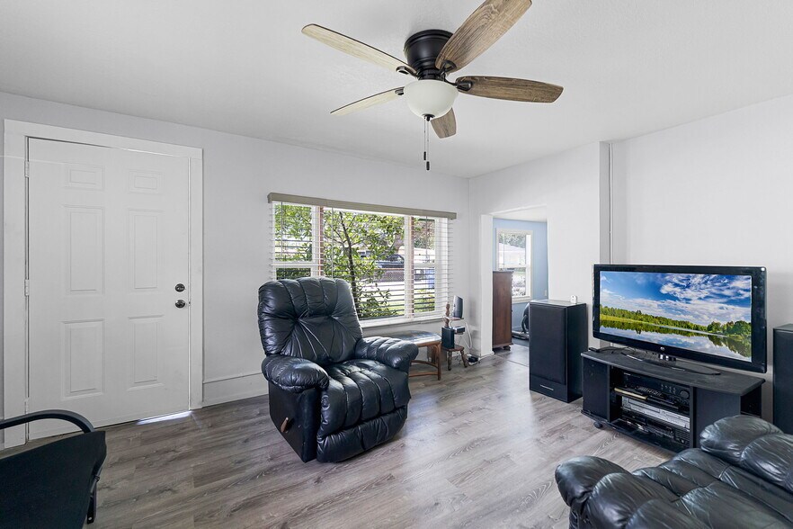 More Photos Of 102 Orange Ave, Edgewater Flex For Sale