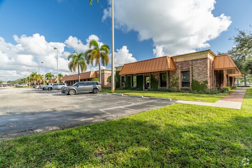 More Photos Of 541 S State Road 7, Margate Unknown For Lease