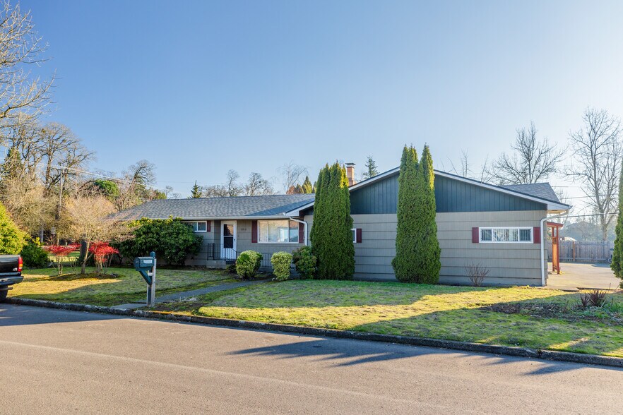 More Photos Of 3925-3967 Lancaster Dr, Salem Multifamily For Sale