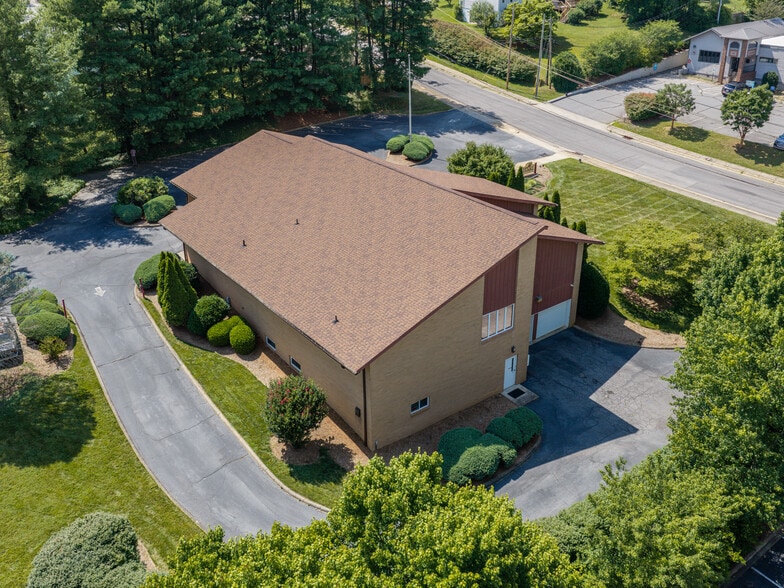 More Photos Of 60 Phifer St, Asheville Medical For Sale