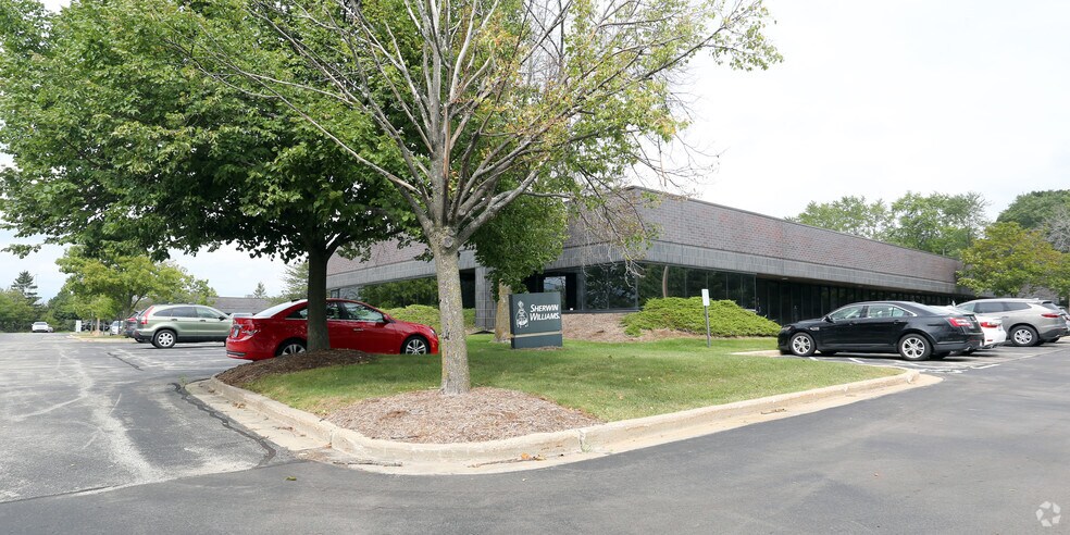 More Photos Of 20875 Crossroads Cir, Waukesha Office For Lease