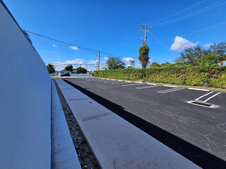 More Photos Of 2110 N Florida Mango Rd, West Palm Beach Office For Lease