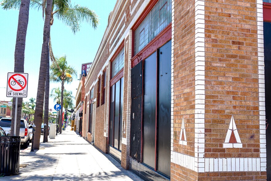 More Photos Of 302 W 4th St, Santa Ana Storefront Retail Office For Sale