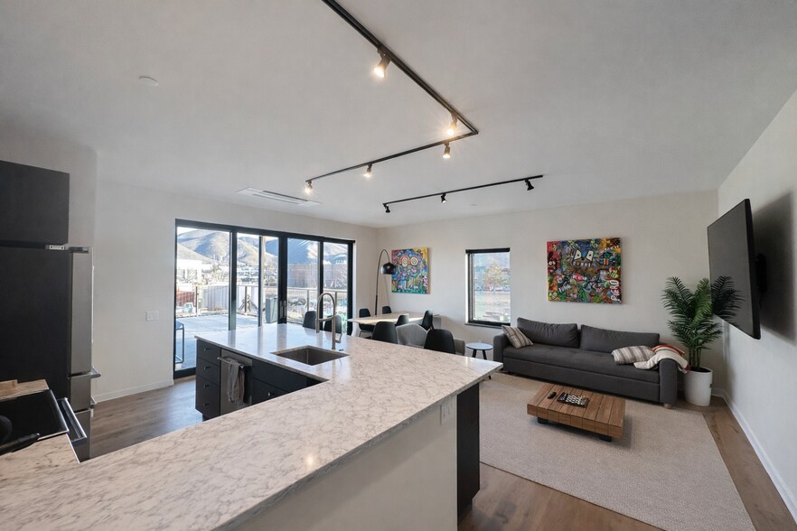 More Photos Of 130 Gulf Stream Ln, Hailey Flex For Sale