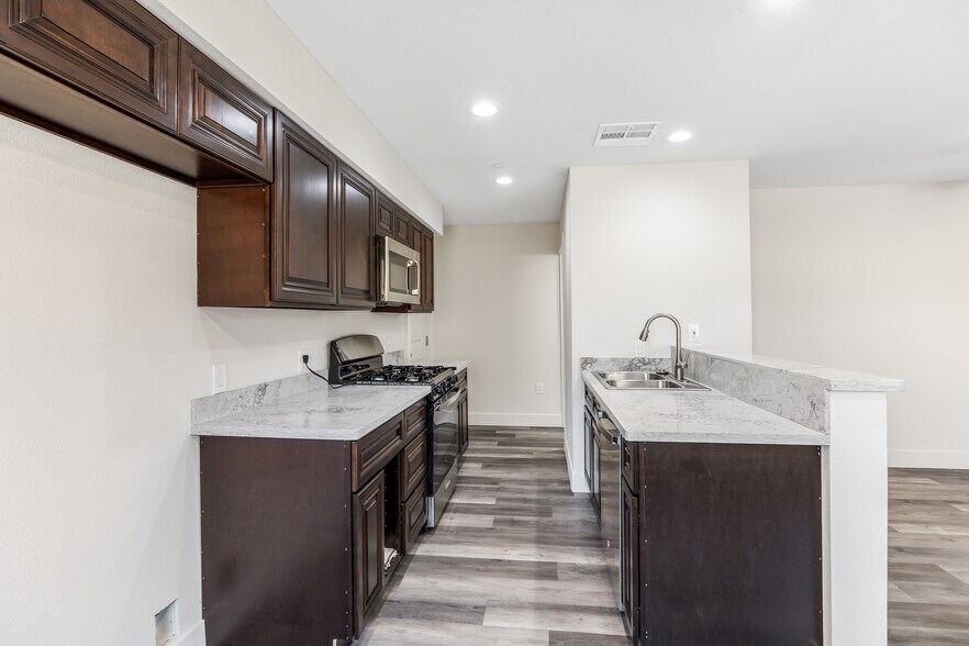 More Photos Of 2409 Cava Ct, Sacramento Apartments For Sale
