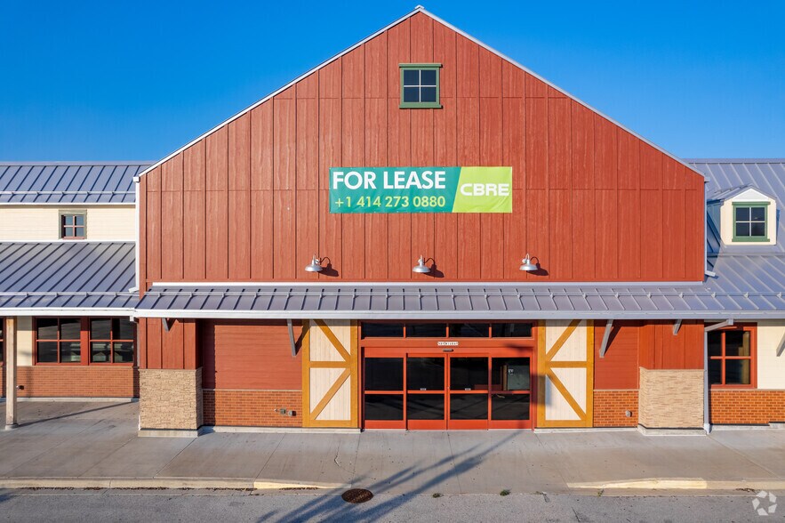 More Photos Of N89W16849 Appleton Ave, Menomonee Falls Supermarket For Lease