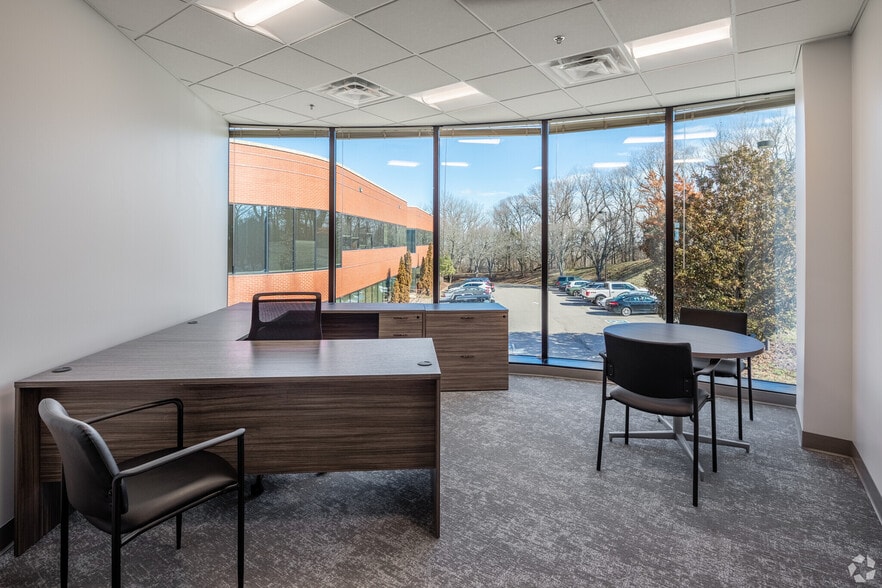 More Photos Of 214 Overlook Cir, Brentwood Office For Sale