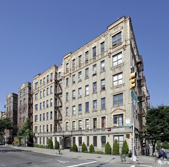 Primary Photo Of 3065 Grand Concourse, Bronx Apartments For Lease