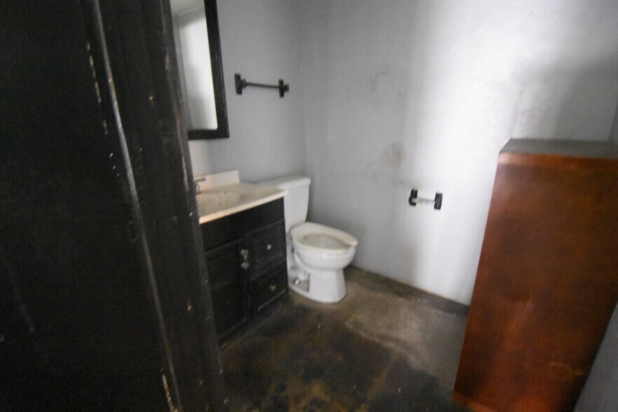 More Photos Of 621 W Main St, La Porte Warehouse For Lease