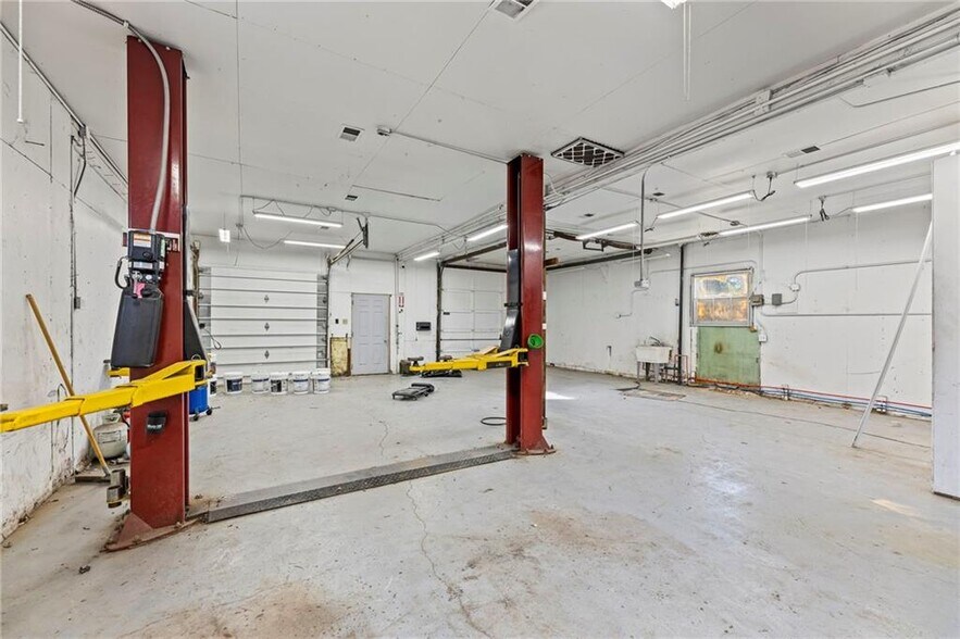 More Photos Of 13120 4th St, Grandview Industrial For Sale