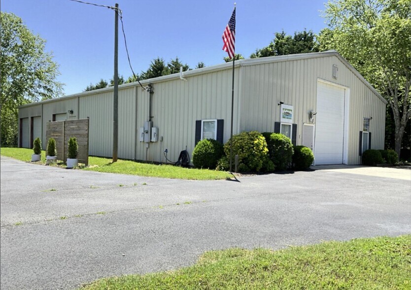 Primary Photo Of 5541 Thompson Bridge Rd, Murrayville Warehouse For Sale