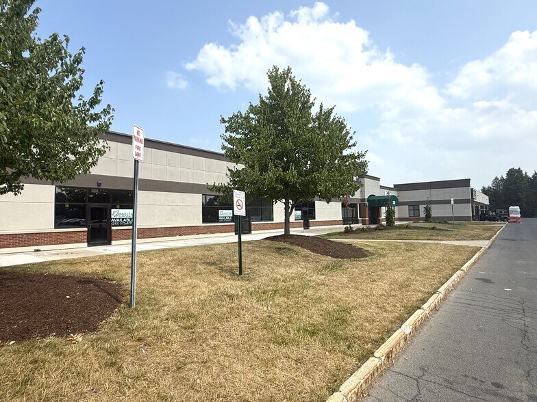 More Photos Of 806 W Broadway, Fulton Unknown For Lease