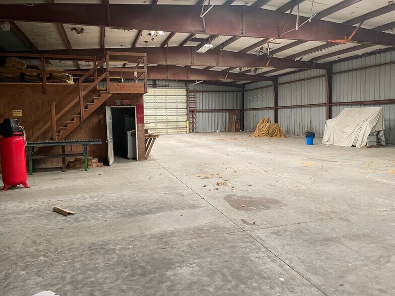 More Photos Of 1275 W Main St, Bellevue Warehouse For Sale