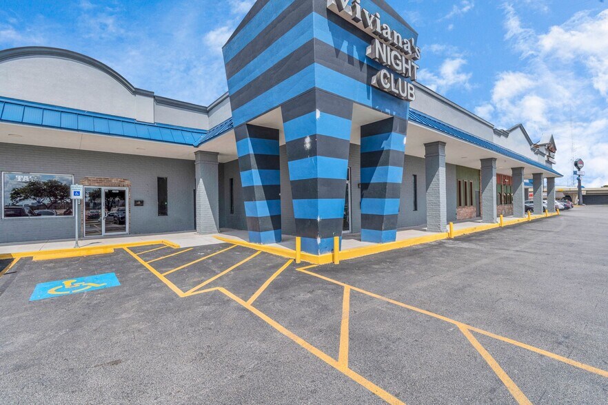 More Photos Of 4622 Dacoma Street, Houston General Retail For Sale