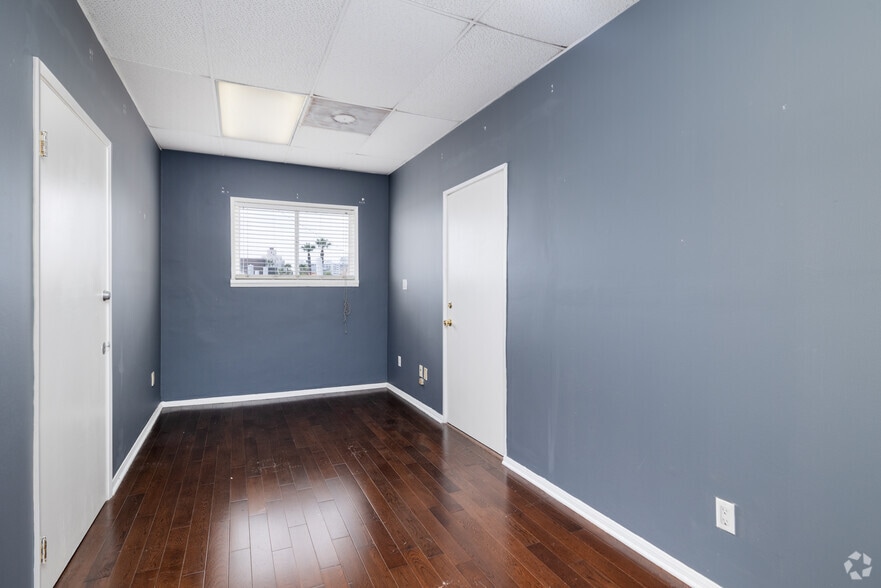 More Photos Of 8228 W Sunset Blvd, Los Angeles Office For Lease