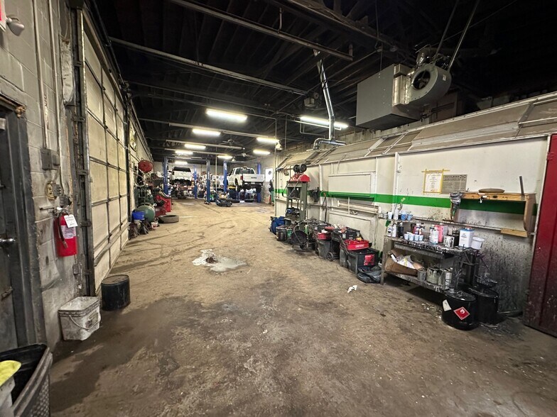 More Photos Of 3816 Grandview Ave, Gurnee Warehouse For Sale
