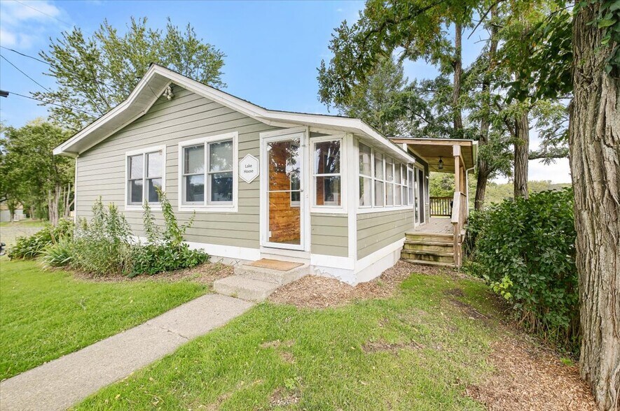 More Photos Of 64 White Dr, Milan Specialty For Sale