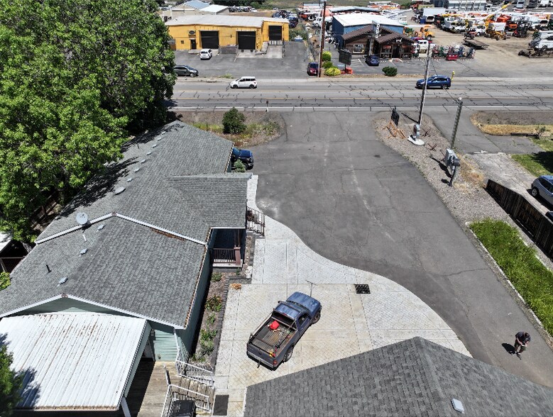 More Photos Of 802 E Vilas Rd, Medford Light Manufacturing For Sale