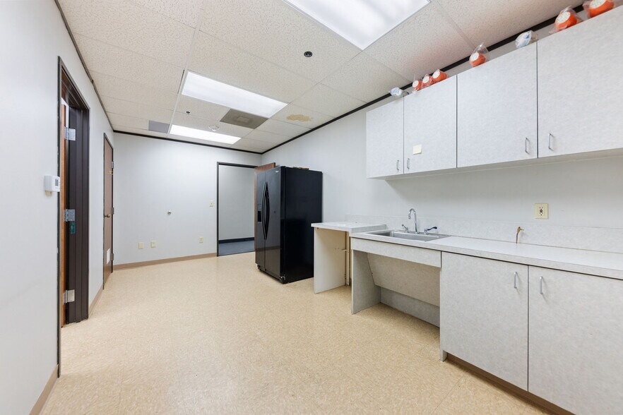 More Photos Of 2828 E Trinity Mills Rd, Carrollton Medical For Sale