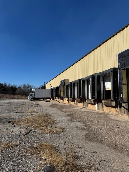 More Photos Of 8716 SE 15th St, Oklahoma City Distribution For Sale