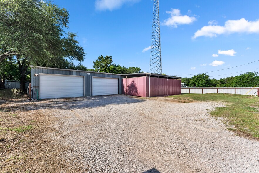 More Photos Of 201 W 9th St, Burnet Warehouse For Sale