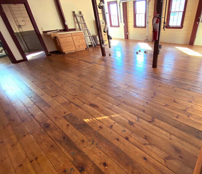 More Photos Of 30R Hampshire St, Methuen Loft Creative Space For Lease