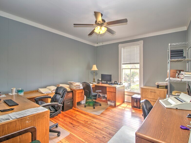 More Photos Of 944 E Silver Springs Blvd, Ocala Office For Sale