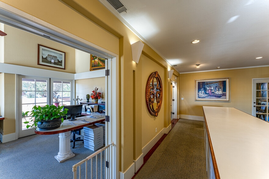 More Photos Of 2398 San Diego Ave, San Diego Office For Sale