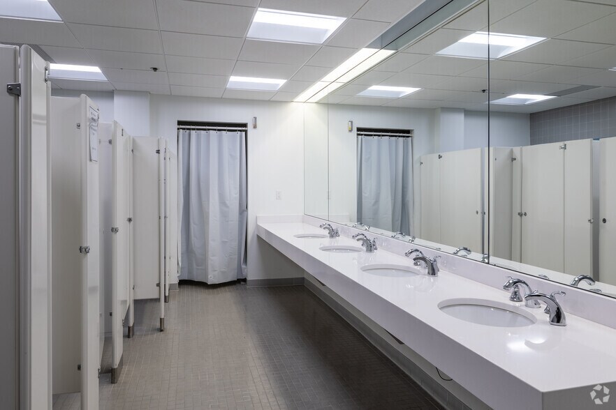 More Photos Of 118 Turnpike Rd, Southborough Office For Lease