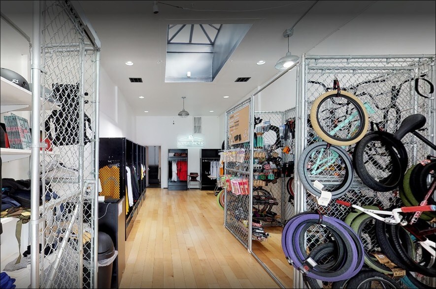 More Photos Of 7669 Melrose Ave, Los Angeles Storefront For Lease