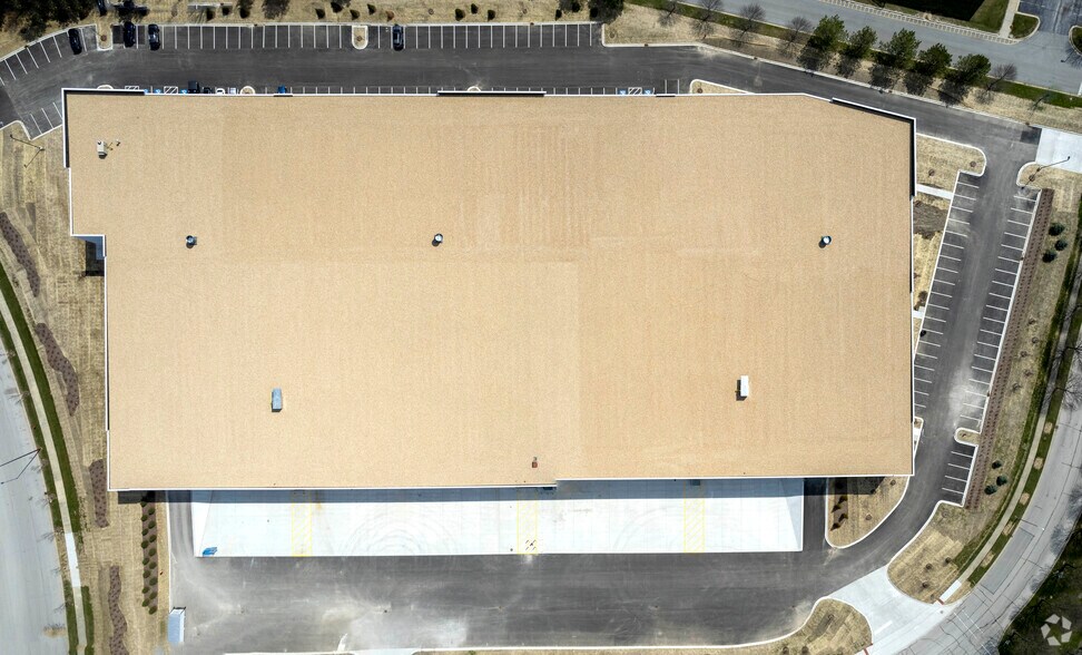 More Photos Of 925 Enterprise St, Aurora Distribution For Lease