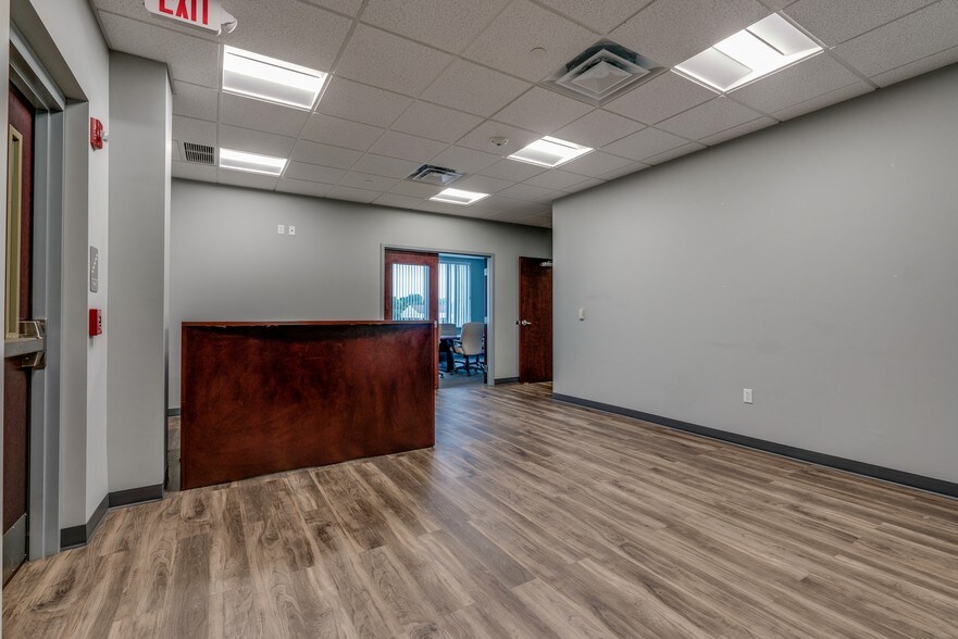 More Photos Of 8000 Brooktree Rd, Wexford Medical For Lease