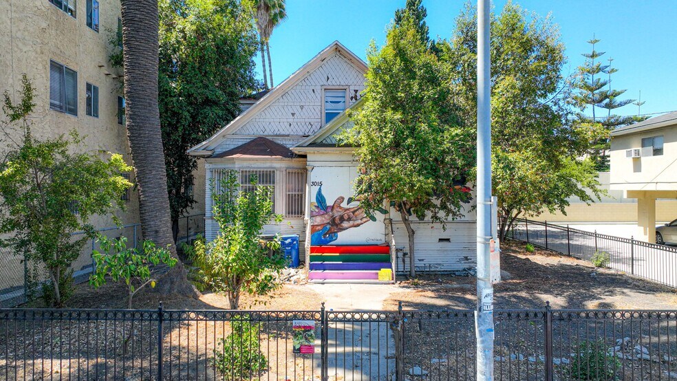 More Photos Of 3015 Shrine Pl, Los Angeles Dormitory For Sale