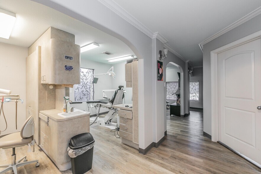 More Photos Of 2823 Kendale Dr, Dallas Medical For Sale