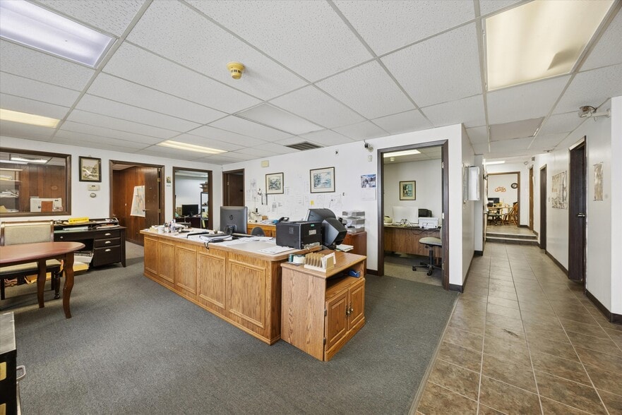 More Photos Of 4205-4215 Lawndale Ave, Lyons Manufacturing For Sale