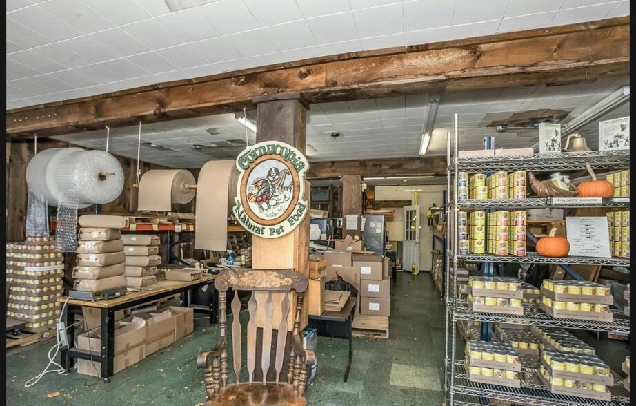 More Photos Of 227 Wall St, Huntington Storefront For Sale