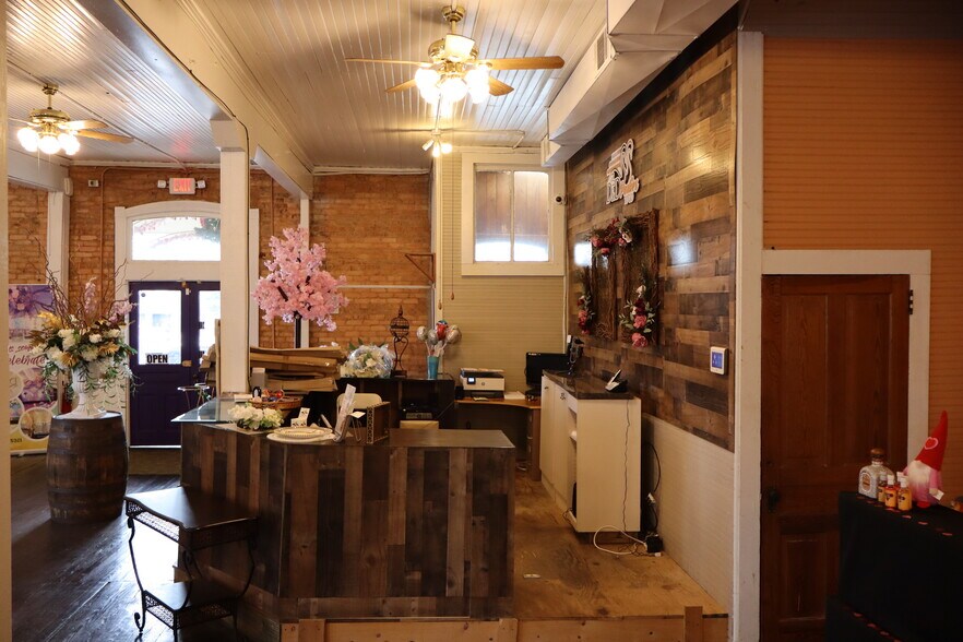 More Photos Of 108 NW Main St, Easley General Retail For Sale