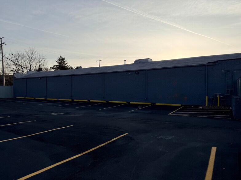 More Photos Of 40-50 Victor St, Highland Park Warehouse For Sale