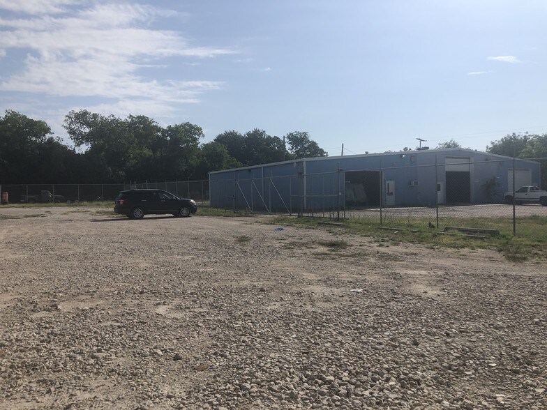 More Photos Of 1400 W Marvin Ave, Waxahachie Warehouse For Sale