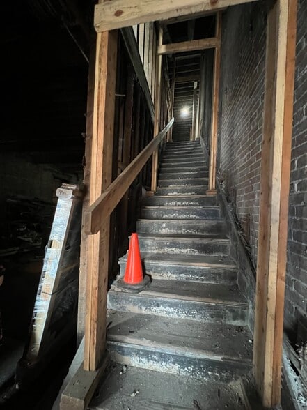 More Photos Of 27-29 Bank St, New London Storefront Retail Residential For Sale