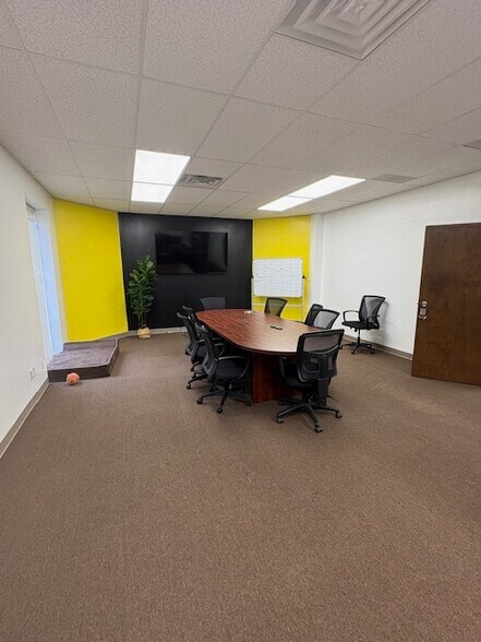 More Photos Of 4025 Pleasantdale Rd, Doraville Light Distribution For Lease