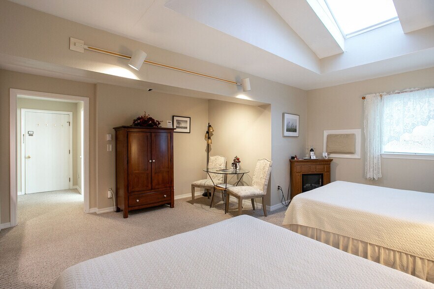 More Photos Of 2 Oak St, West Stockbridge Hospitality For Sale