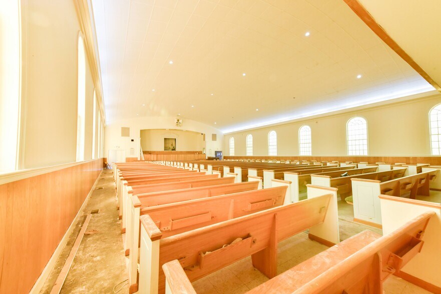 More Photos Of 3901 Raeford Rd, Fayetteville Religious Facility For Lease