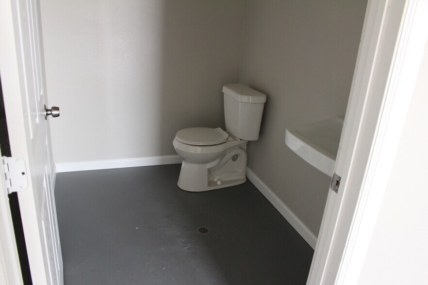 More Photos Of 600 S Cherry Ln, White Settlement Light Distribution For Lease