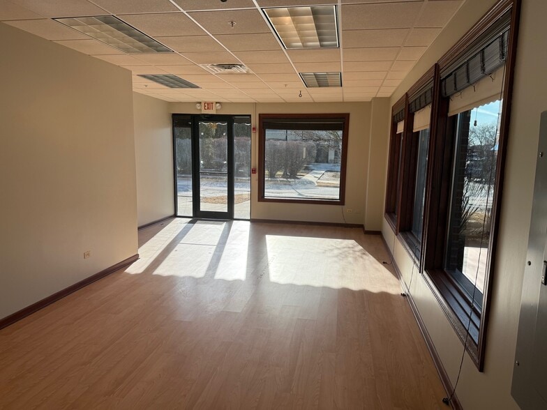 More Photos Of 40W310 Lafox Rd, St Charles Medical For Sale