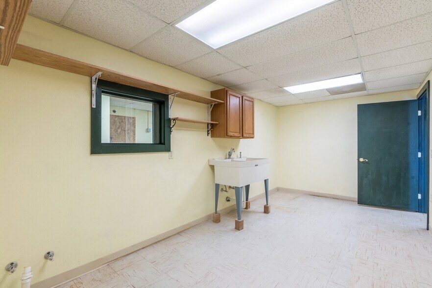 More Photos Of 1705 University Ave, Hot Springs Storefront Retail Office For Sale
