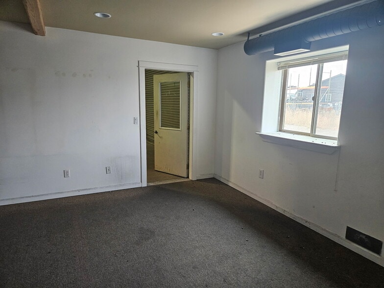 More Photos Of 2939 SW High Desert Dr, Prineville Warehouse For Lease